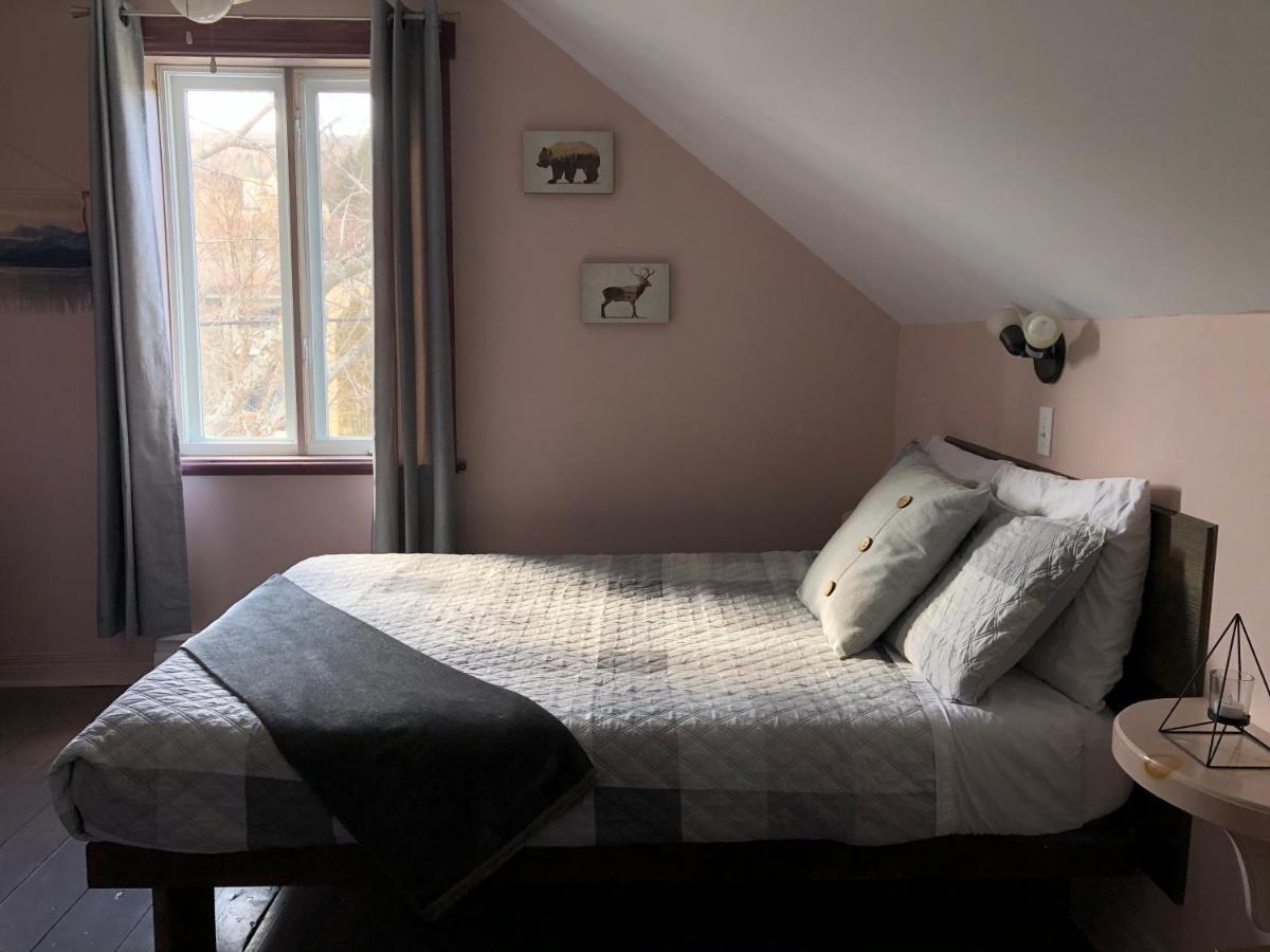 Les Pinsons Des Rives Bed and Breakfast La Malbaie Exteriör bild