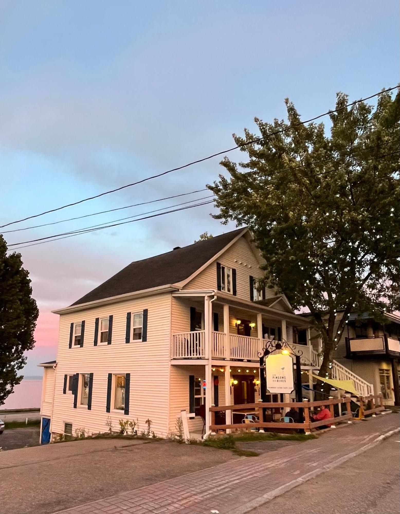 Les Pinsons Des Rives Bed and Breakfast La Malbaie Exteriör bild
