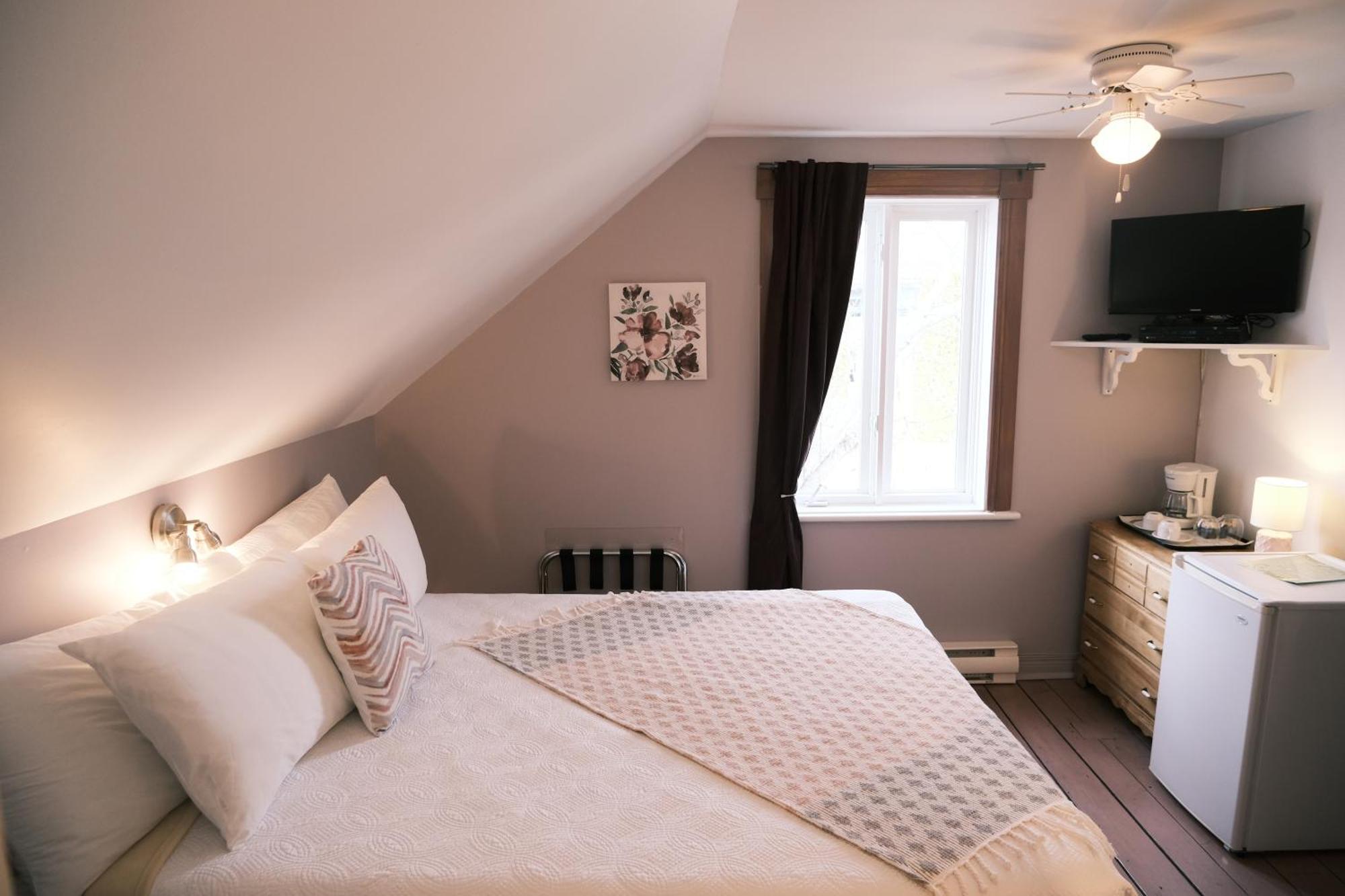 Les Pinsons Des Rives Bed and Breakfast La Malbaie Rum bild