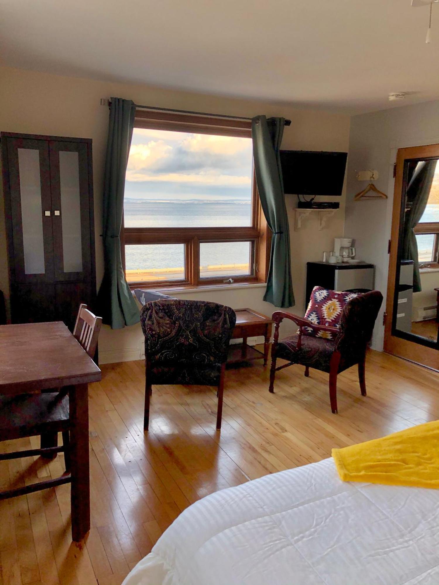 Les Pinsons Des Rives Bed and Breakfast La Malbaie Rum bild