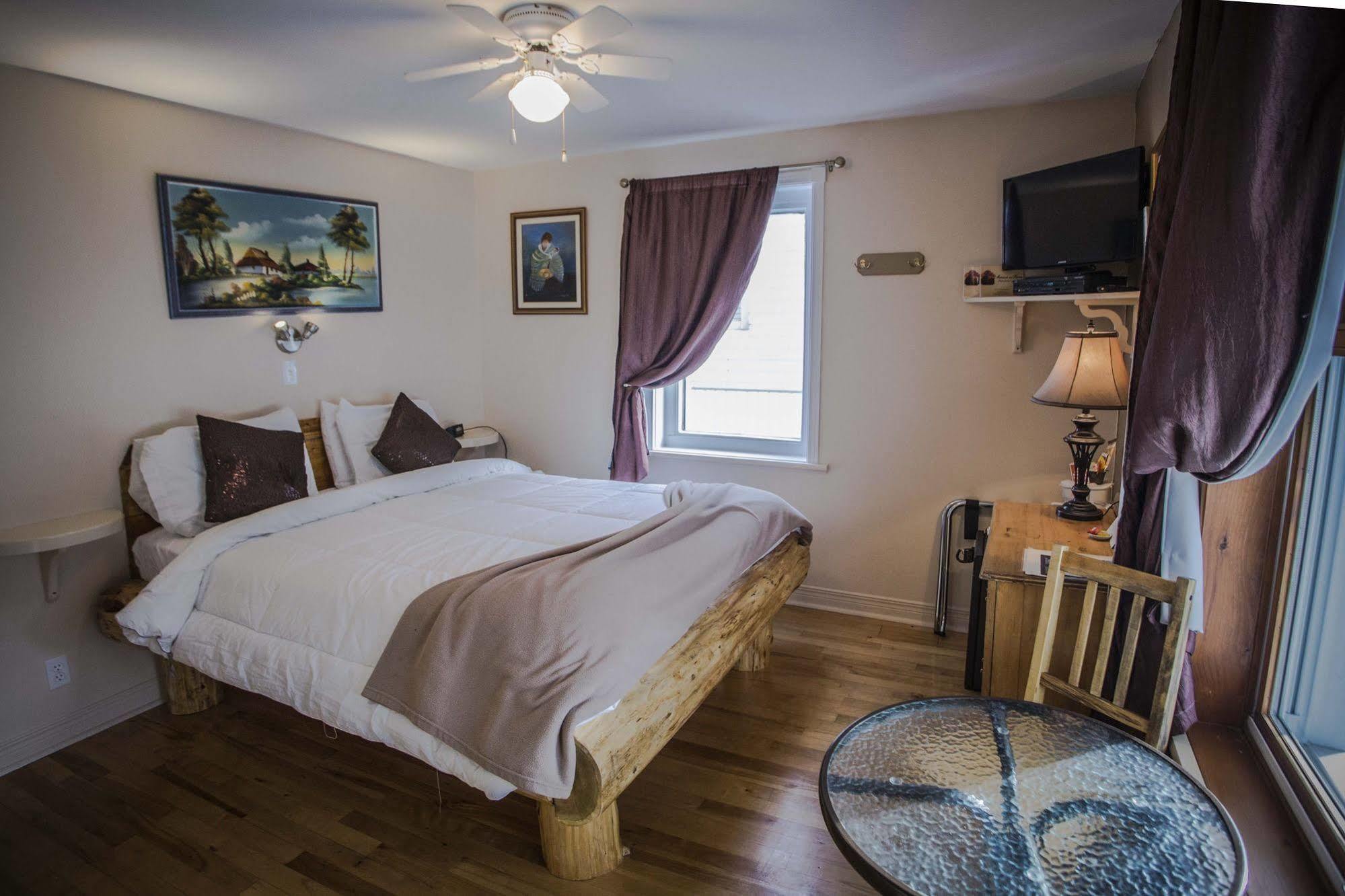Les Pinsons Des Rives Bed and Breakfast La Malbaie Exteriör bild